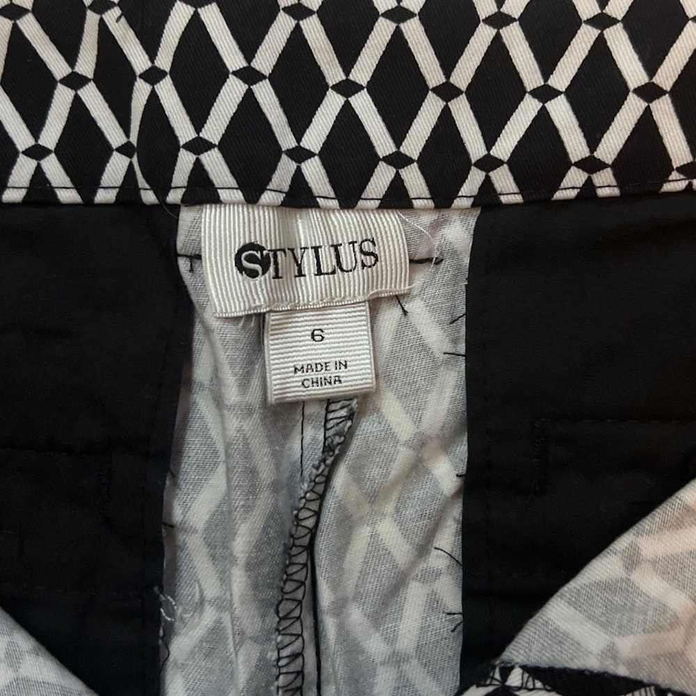 Stylus black with white design shorts size 6 NWOT 2064 - Picture 3 of 3